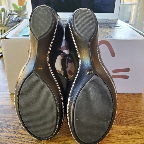 Gianni Bini Black Wedge Sandals - Picture 11 of 14